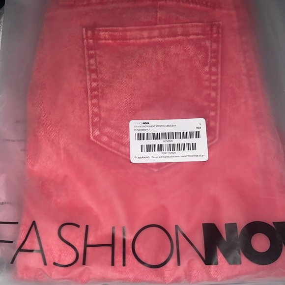 Stay In The Moment Distressed Cropped Stretch Mom Jean| Color Red| NEW/NWT!!♥️♥️ - Picture 5 of 5